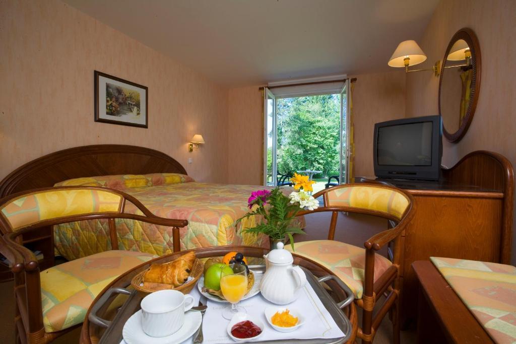 Logis Hotel Du Pont Neuf Le Veurdre Camera foto
