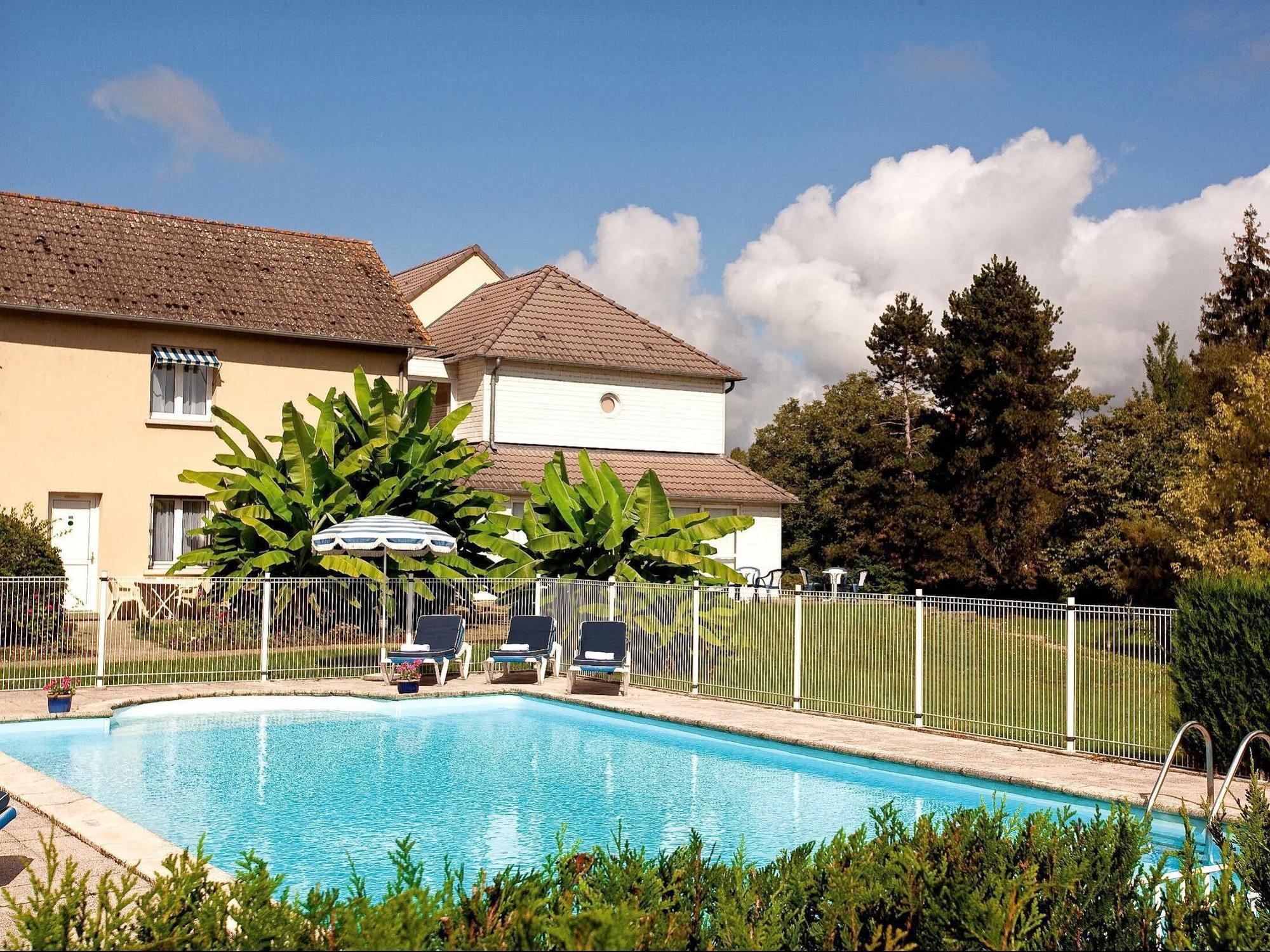 Logis Hotel Du Pont Neuf Le Veurdre Esterno foto